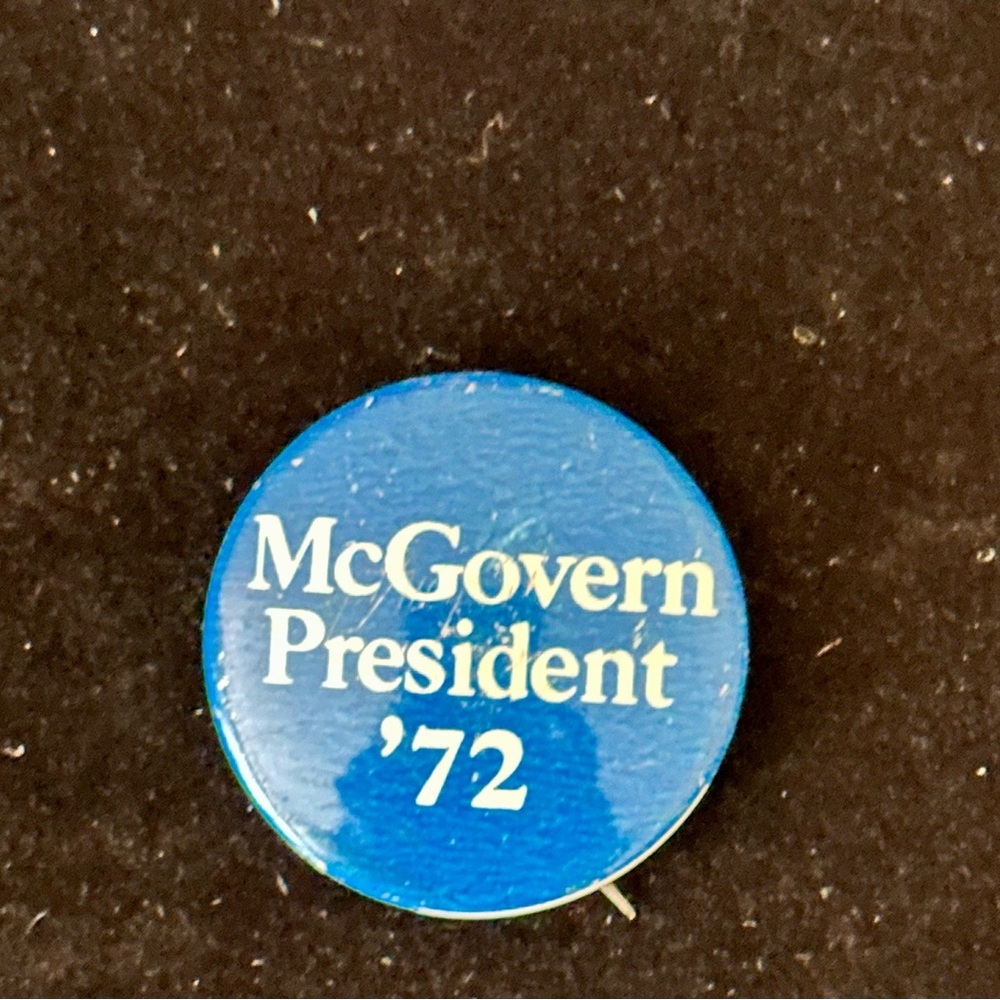 🍀1972 McGovern President Pin Good Condition Vintage